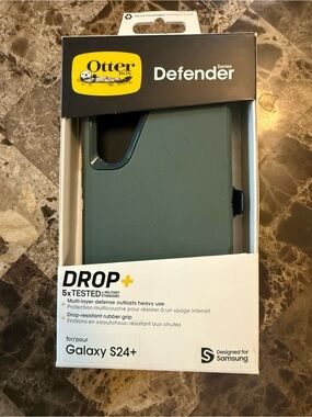 New OtterBox Defender Series Case for Samsung Galaxy S24+ Green with black clip